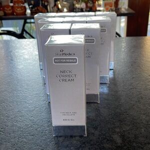 SkinMedica Neck Correct Cream firm and tighten skin on neck and décolleté